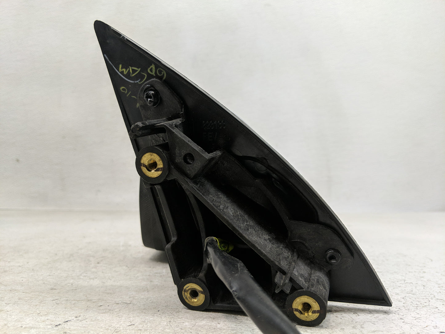2014 Chevrolet Equinox Side Mirror Replacement Driver Left View Door Mirror Fits OEM Used Auto Parts - Oemusedautoparts1.com