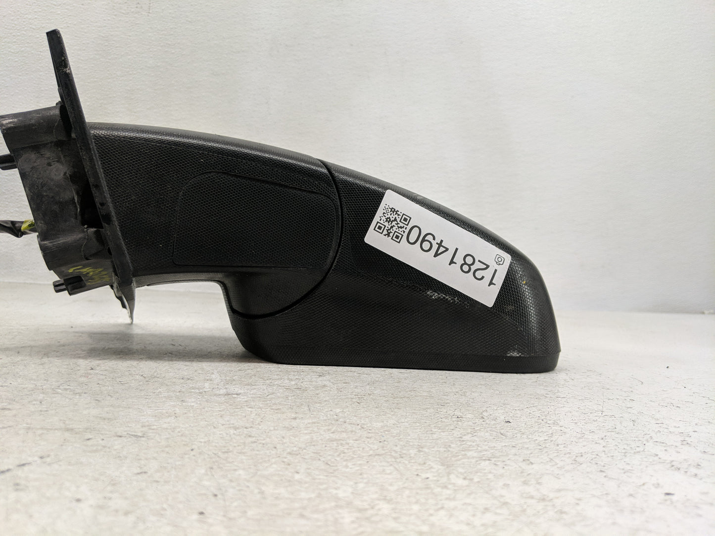 2014 Chevrolet Equinox Side Mirror Replacement Driver Left View Door Mirror Fits OEM Used Auto Parts - Oemusedautoparts1.com