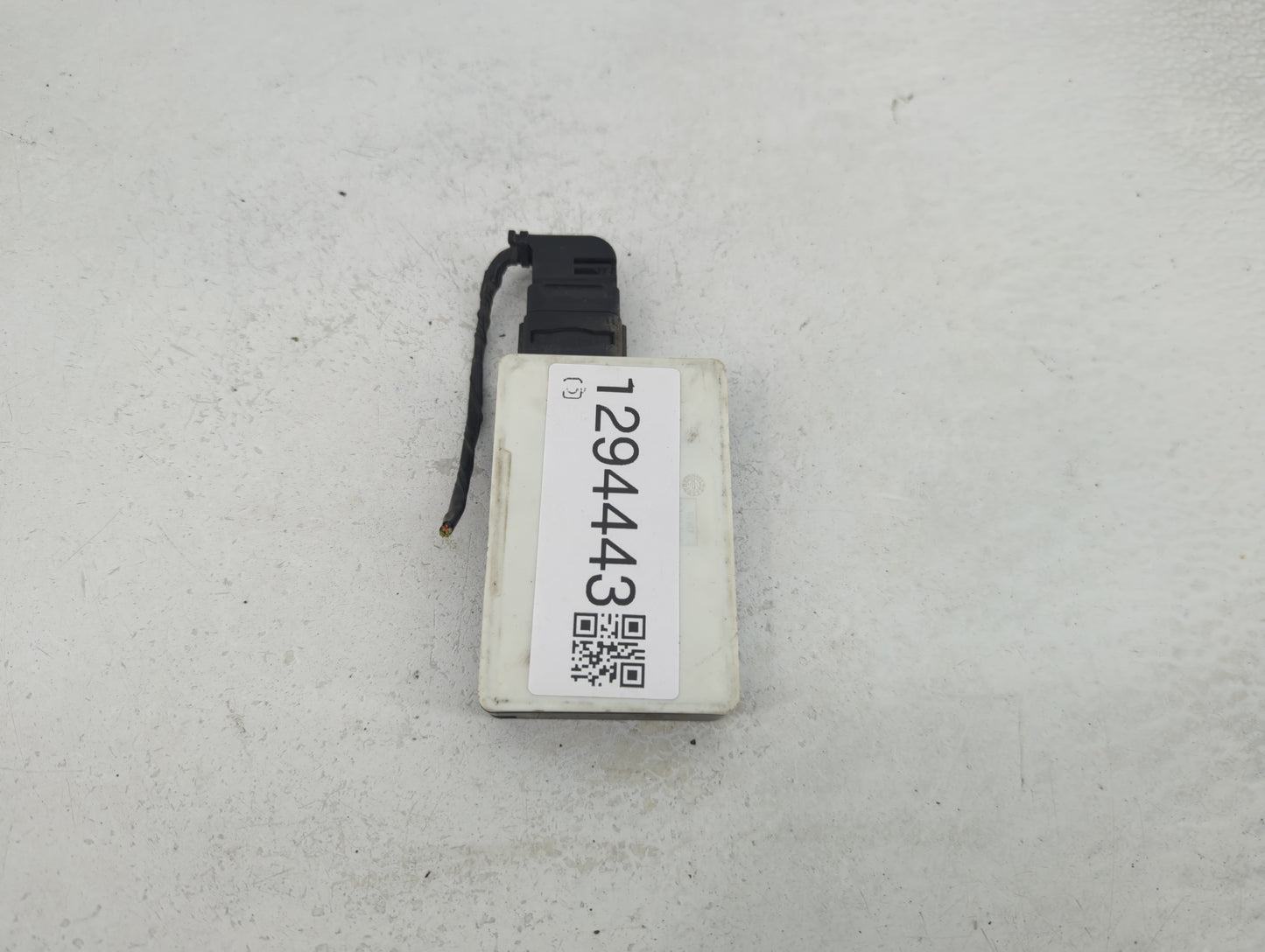 2010-2017 Chevrolet Equinox Chassis Control Module Ccm Bcm Body Control - Oemusedautoparts1.com