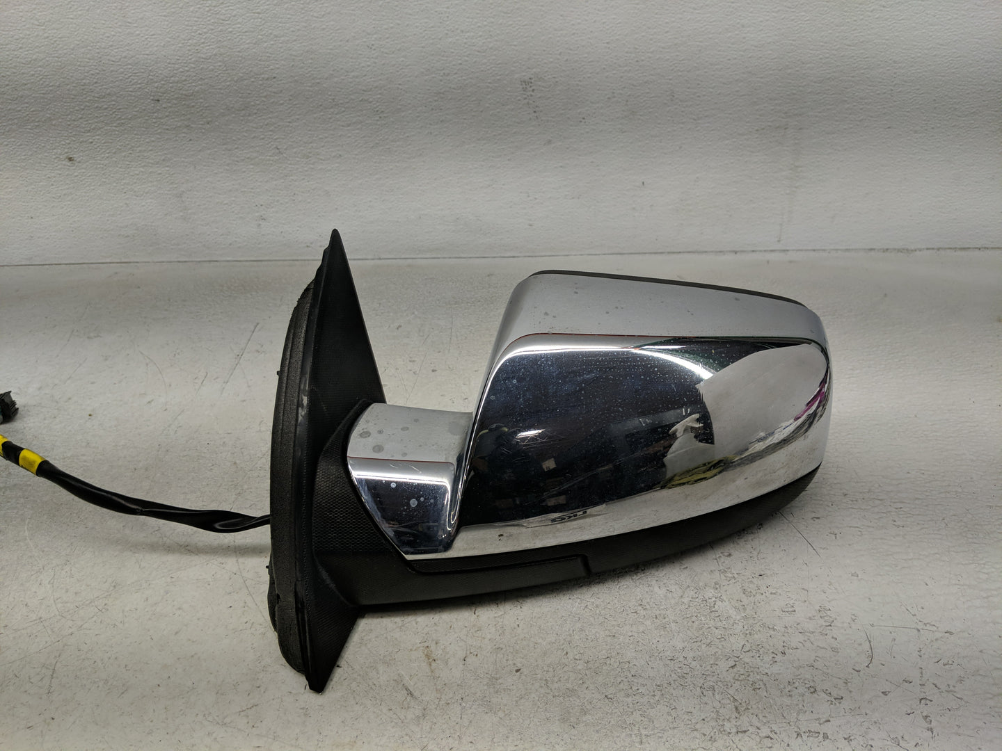 2014 Chevrolet Equinox Driver Side View Mirror - Left Door Mirror OEM Used - Oemusedautoparts1.com