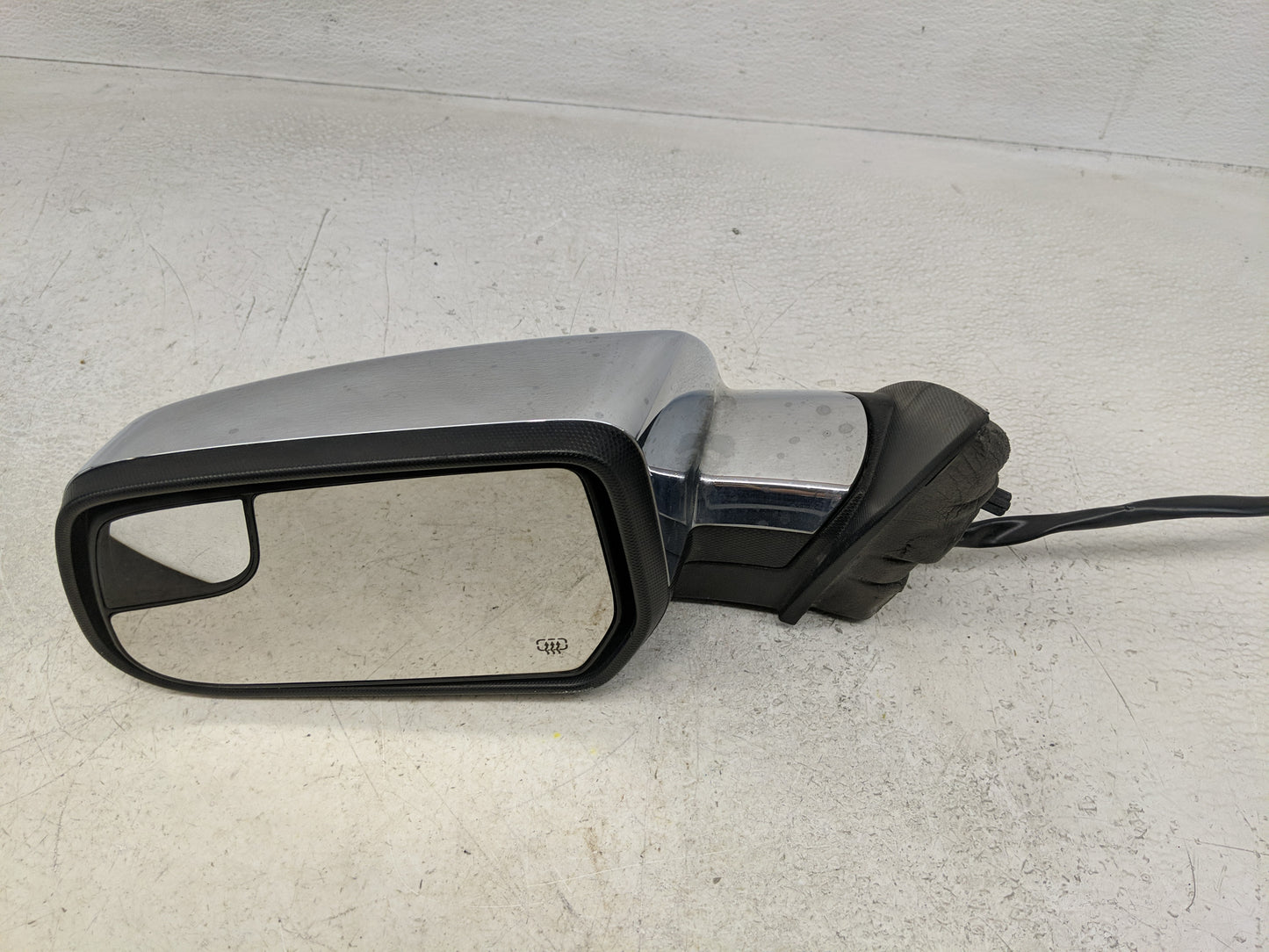 2014 Chevrolet Equinox Driver Side View Mirror - Left Door Mirror OEM Used - Oemusedautoparts1.com