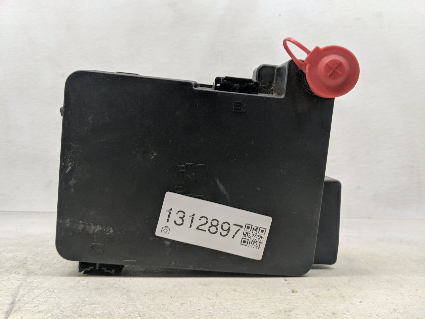 2013-2016 Chevrolet Equinox Fusebox Fuse Box Panel Relay Module P/N:22929763 _01 Fits Fits 2013 2014 2015 2016 OEM Used Auto