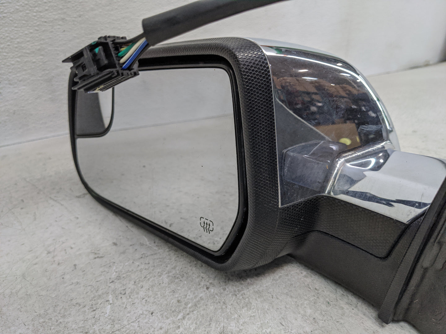 2014 Chevrolet Equinox Driver Side View Mirror - Left Door Mirror OEM Used - Oemusedautoparts1.com