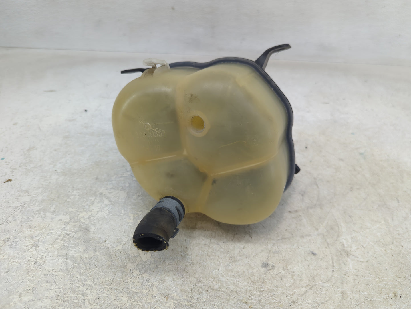 2010 Chevrolet Equinox Radiator Coolant Overflow Expansion Tank Bottle 1390000 - Oemusedautoparts1.com