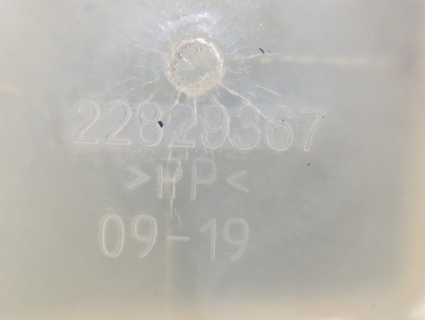 2010 Chevrolet Equinox Radiator Coolant Overflow Expansion Tank Bottle 1390000 - Oemusedautoparts1.com