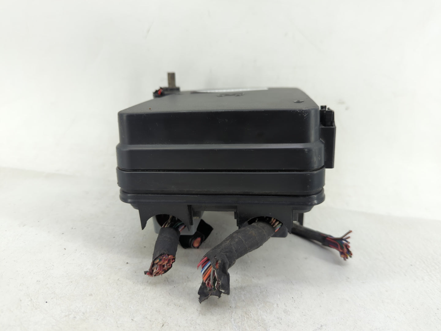 2013-2016 Chevrolet Equinox Fusebox Fuse Box Panel Relay Module P/N:22929763 Fits Fits 2013 2014 2015 2016 OEM Used Auto Par