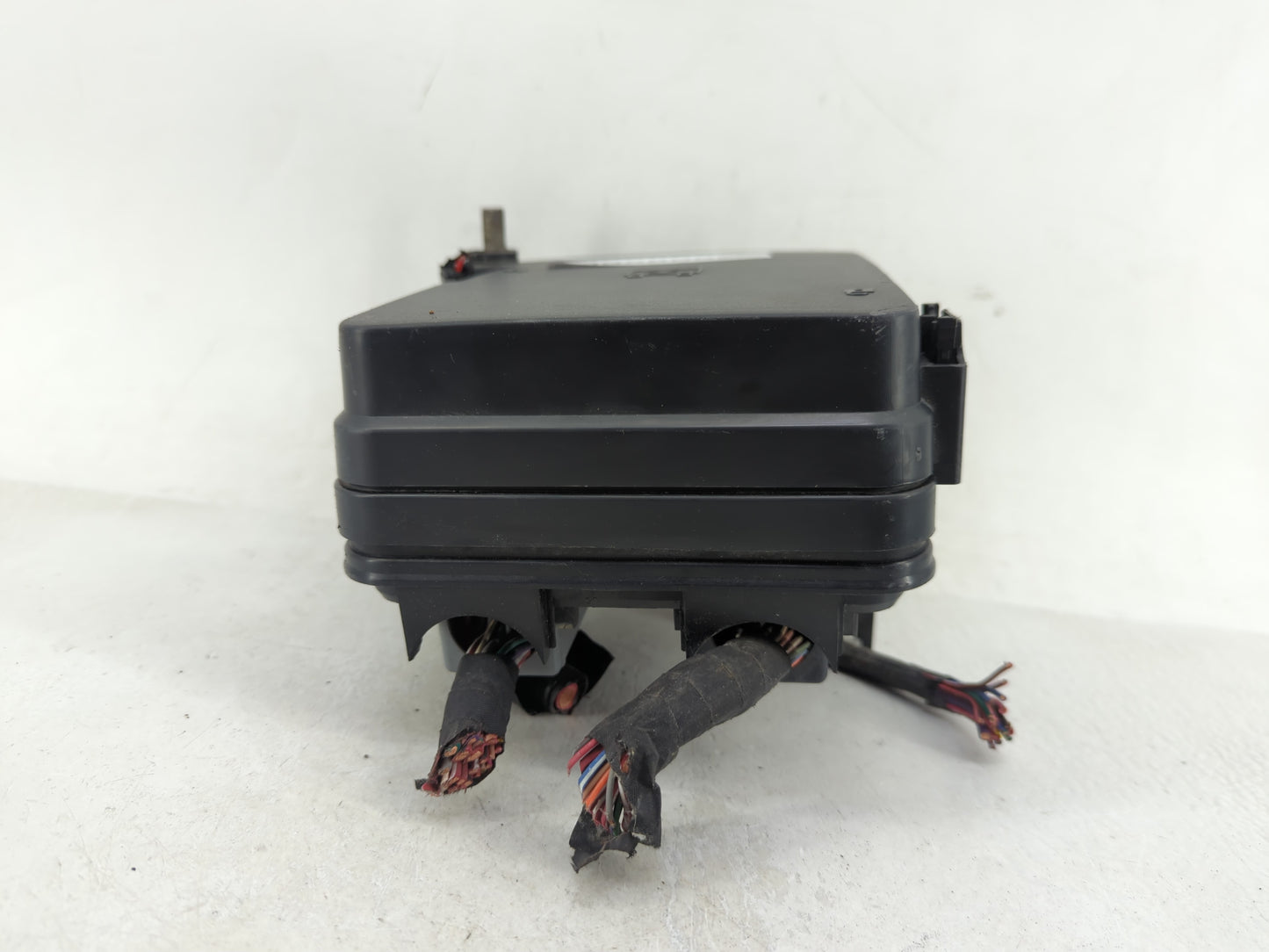 2013-2016 Chevrolet Equinox Fusebox Fuse Box Panel Relay Module P/N:22929763 Fits Fits 2013 2014 2015 2016 OEM Used Auto Par