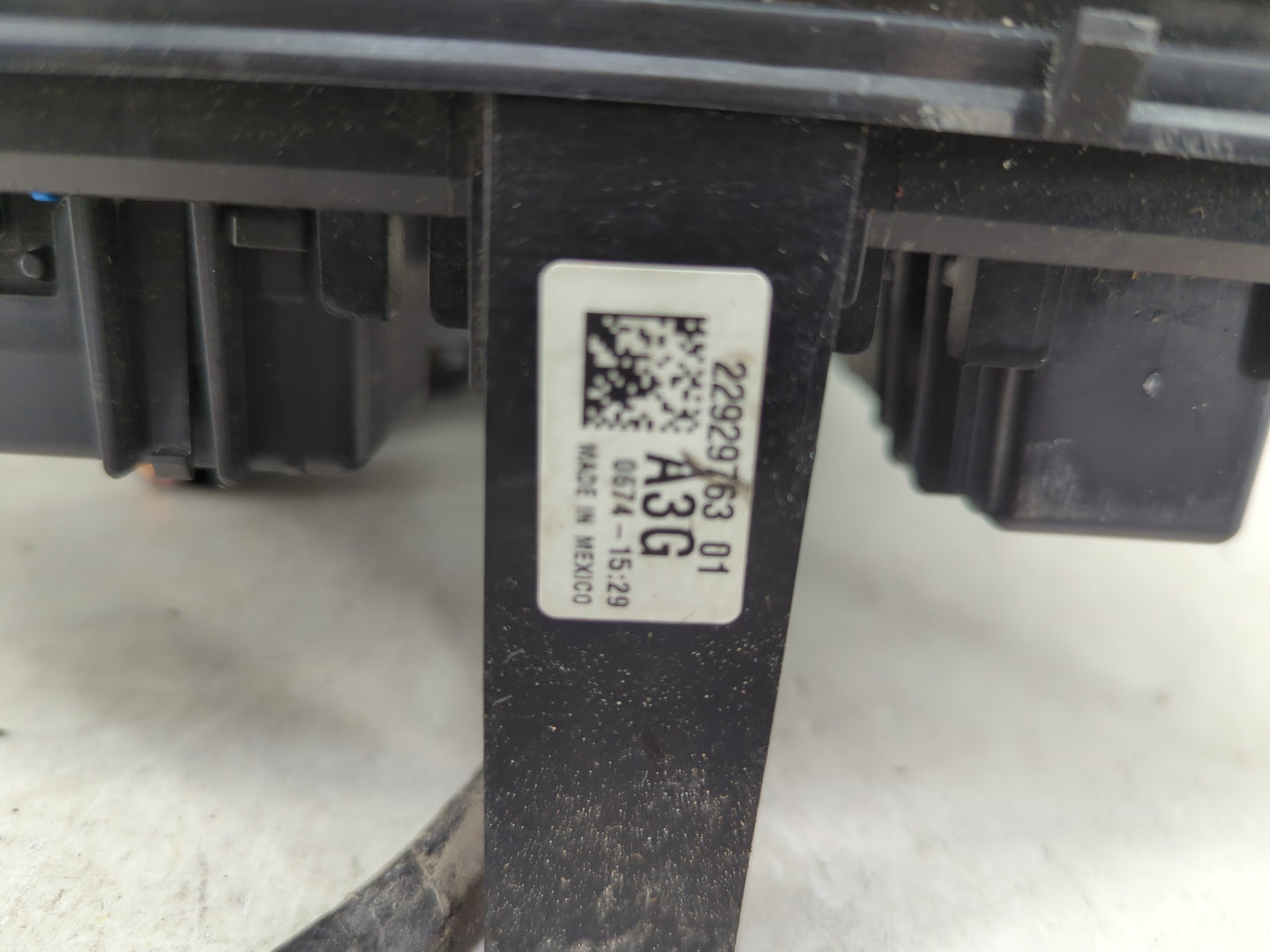 2013-2016 Chevrolet Equinox Fusebox Fuse Box Panel Relay Module P/N:22929763 Fits Fits 2013 2014 2015 2016 OEM Used Auto Par