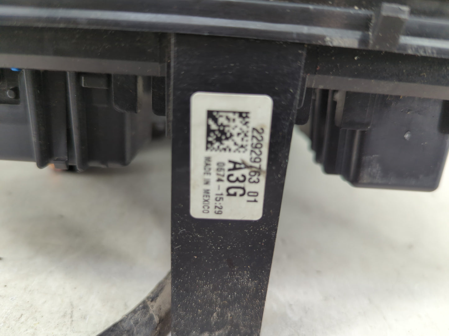 2013-2016 Chevrolet Equinox Fusebox Fuse Box Panel Relay Module P/N:22929763 Fits Fits 2013 2014 2015 2016 OEM Used Auto Par