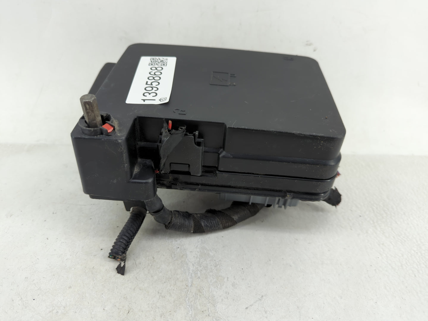 2013-2016 Chevrolet Equinox Fusebox Fuse Box Panel Relay Module P/N:22929763 Fits Fits 2013 2014 2015 2016 OEM Used Auto Par