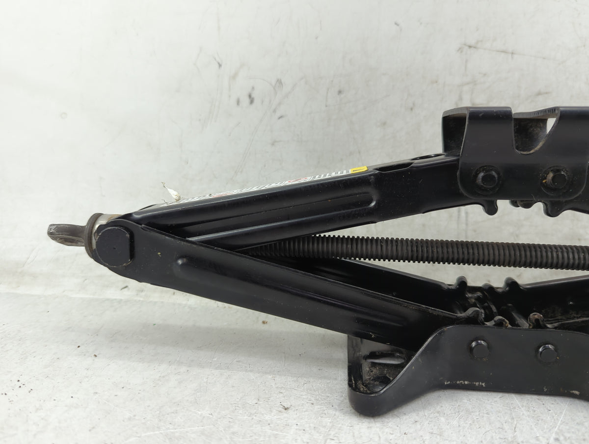 2014 Chevrolet Equinox Spare Scissor Car Jack 1431714 - Oemusedautoparts1.com