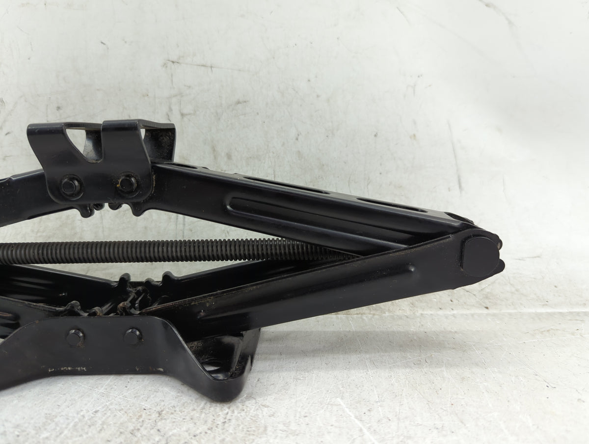 2014 Chevrolet Equinox Spare Scissor Car Jack 1431714 - Oemusedautoparts1.com