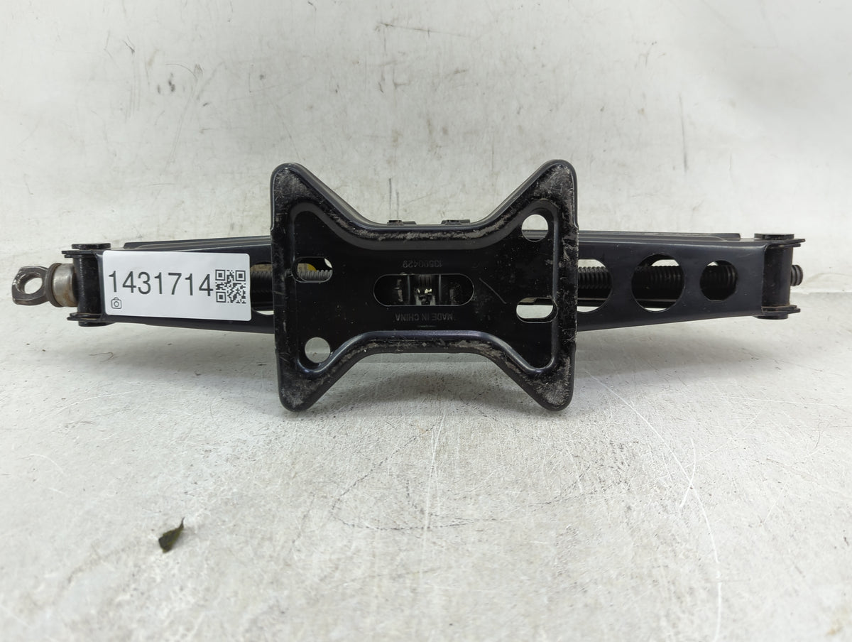 2014 Chevrolet Equinox Spare Scissor Car Jack 1431714 - Oemusedautoparts1.com