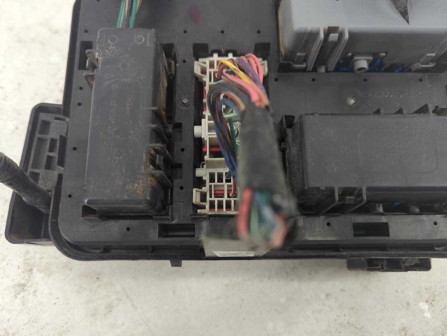 2013-2015 Chevrolet Equinox Fusebox Fuse Box Panel Relay Module P/N:PA66-GF14 Fits Fits 2013 2014 2015 OEM Used Auto Parts -
