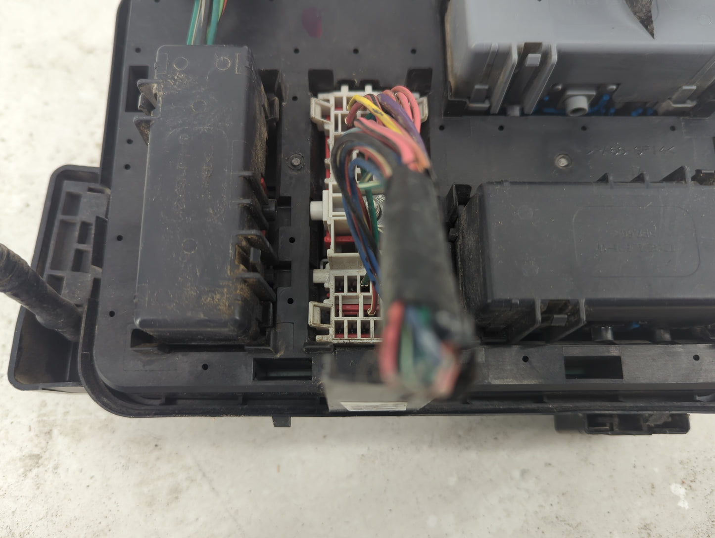2013-2015 Chevrolet Equinox Fusebox Fuse Box Panel Relay Module P/N:PA66-GF14 Fits Fits 2013 2014 2015 OEM Used Auto Parts -
