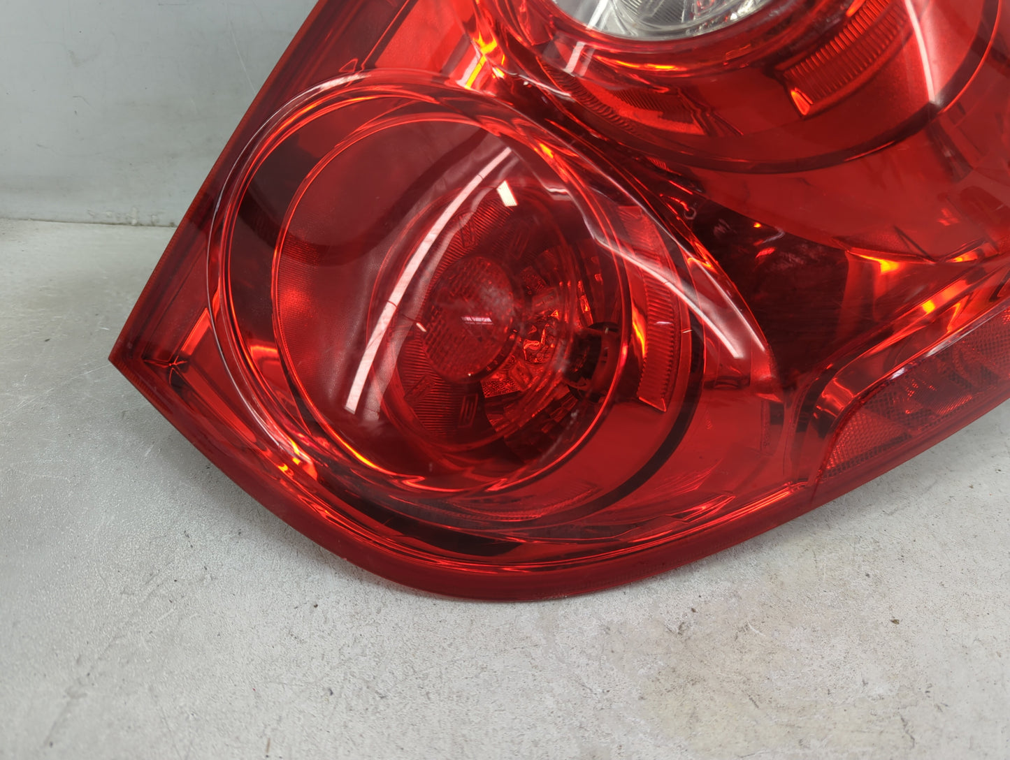 2010-2015 Chevrolet Equinox Tail Light Assembly Passenger Right OEM Fits Fits 2010 2011 2012 2013 2014 2015 OEM Used Auto Pa