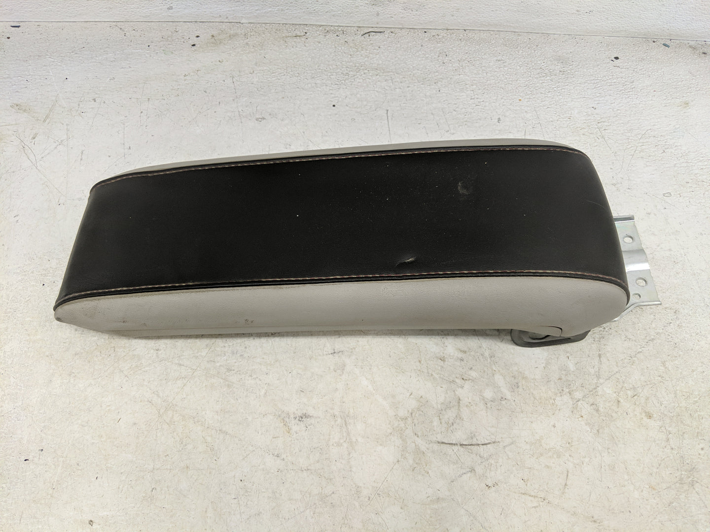 2014 Chevrolet Equinox Center Console Armrest Cover Lid Fits OEM Used Auto Parts - Oemusedautoparts1.com