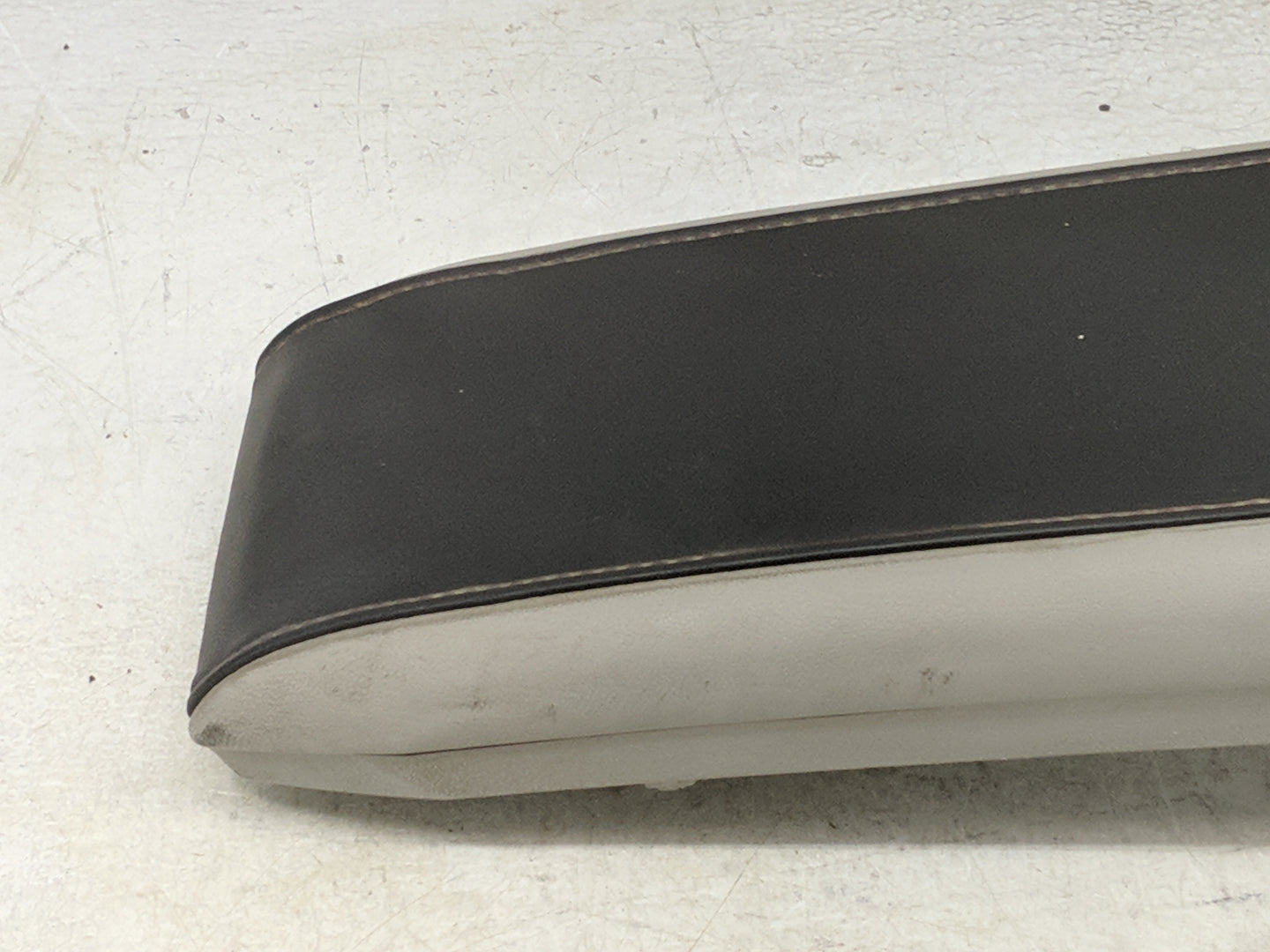 2014 Chevrolet Equinox Center Console Armrest Cover Lid Fits OEM Used Auto Parts - Oemusedautoparts1.com