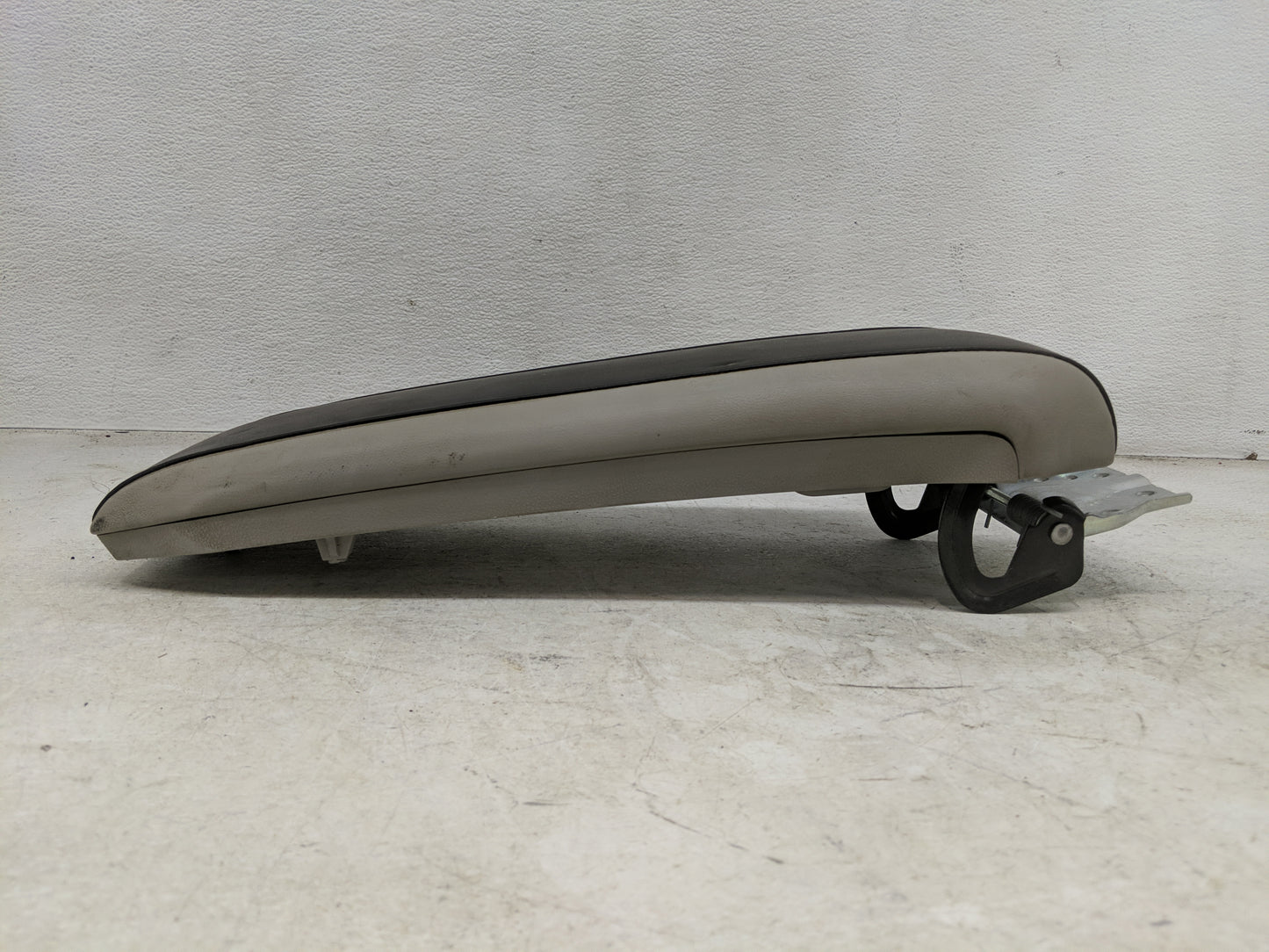 2014 Chevrolet Equinox Center Console Armrest Cover Lid Fits OEM Used Auto Parts - Oemusedautoparts1.com