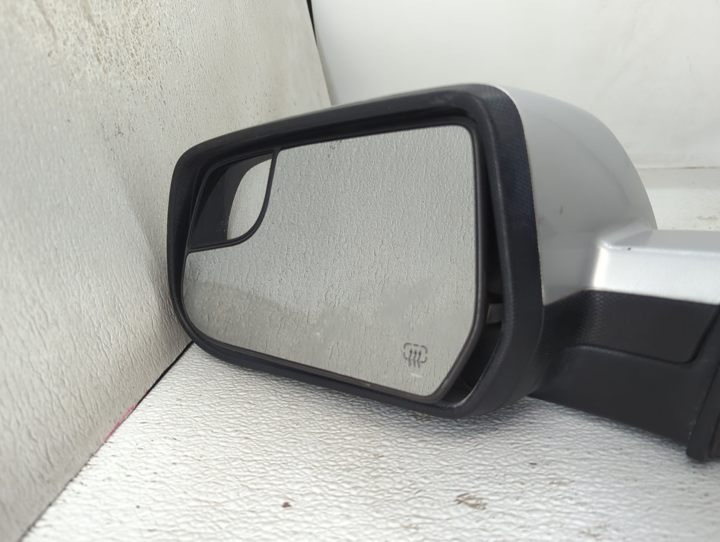 2011-2014 Chevrolet Equinox Driver Side View Mirror - Left Door Mirror OEM Used - Oemusedautoparts1.com