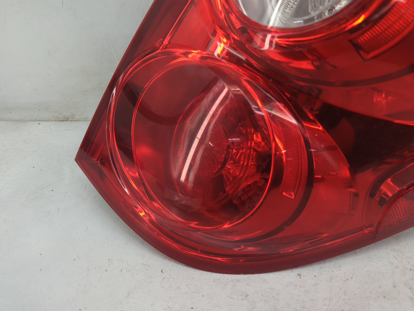 2010-2015 Chevrolet Equinox Tail Light Assembly Passenger Right OEM P/N:P7894 Fits Fits 2010 2011 2012 2013 2014 2015 OEM Us