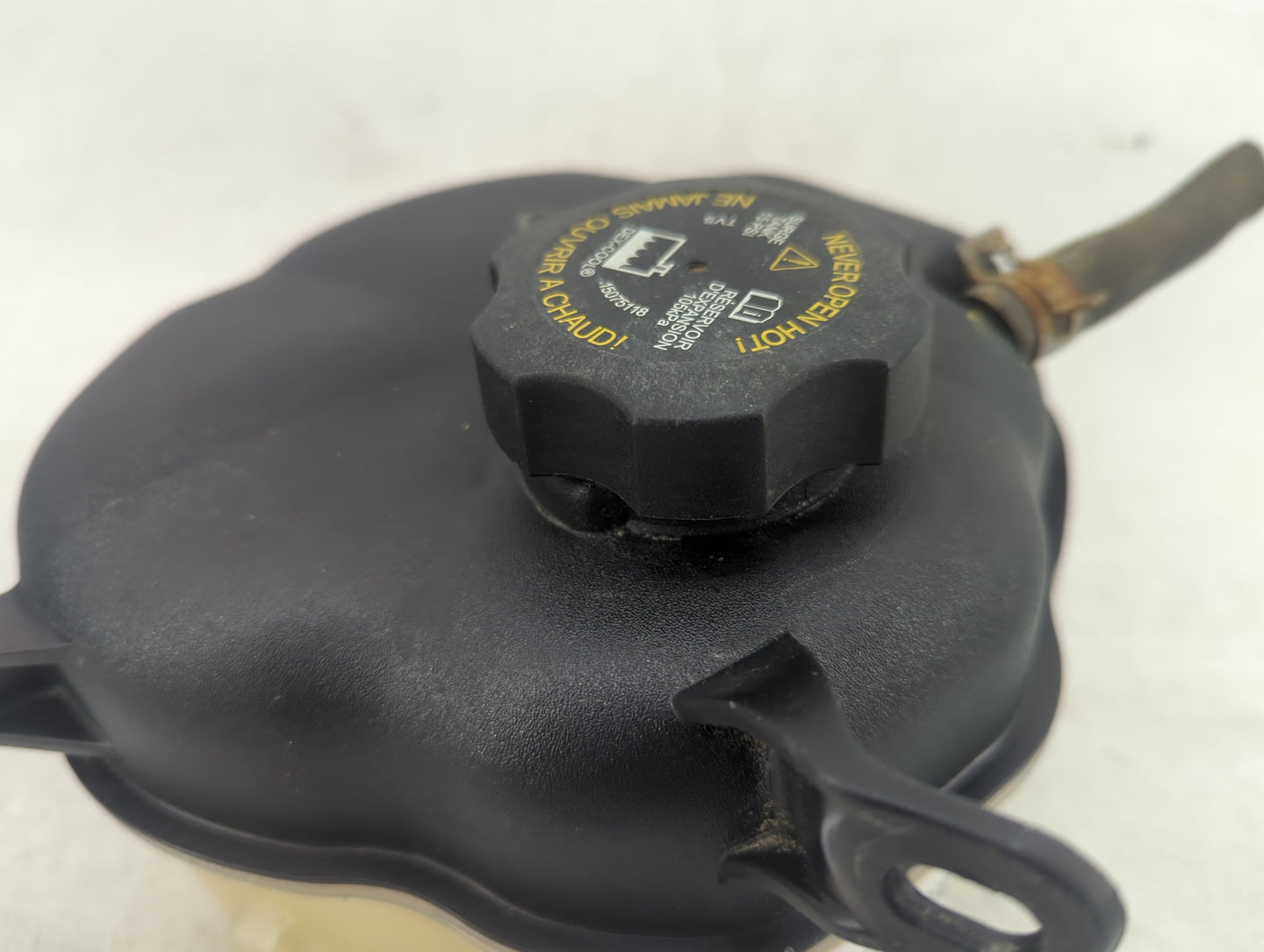 2010 Chevrolet Equinox Radiator Coolant Overflow Expansion Tank Bottle - Oemusedautoparts1.com