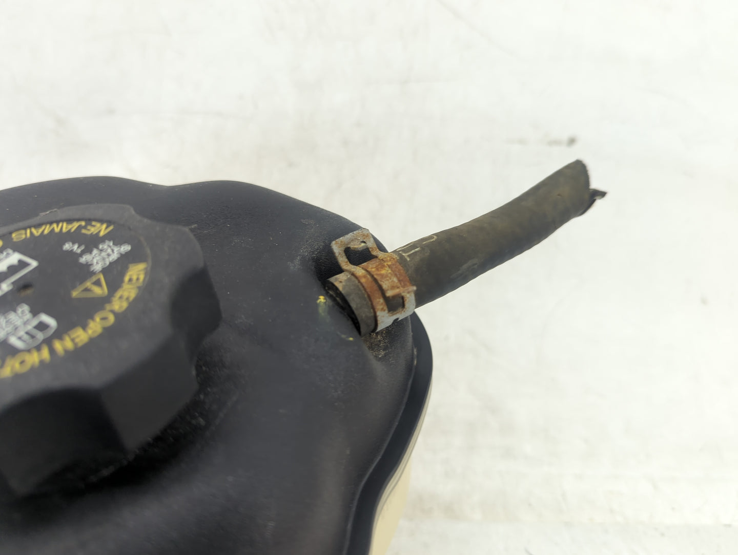 2010 Chevrolet Equinox Radiator Coolant Overflow Expansion Tank Bottle - Oemusedautoparts1.com