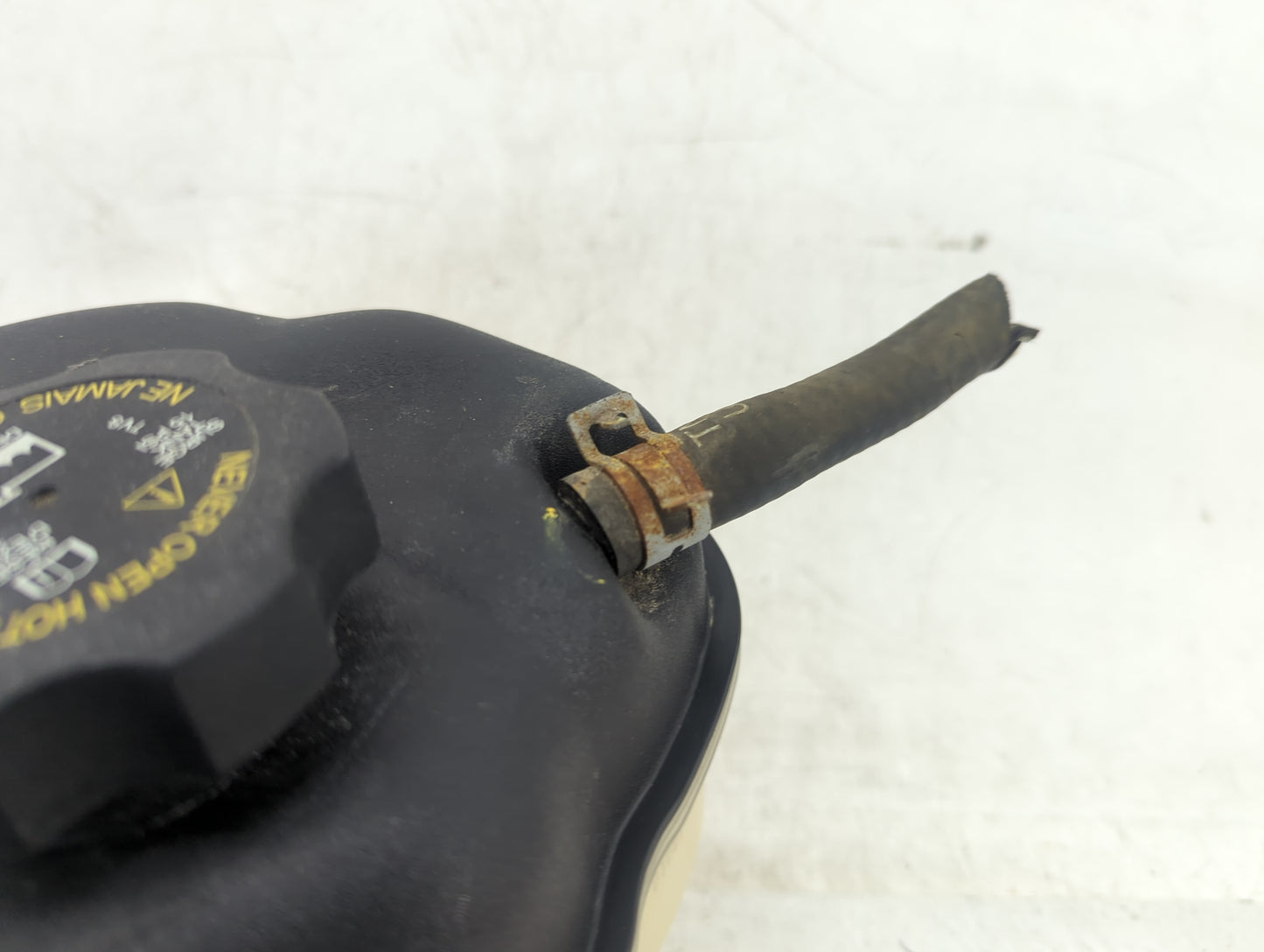 2010 Chevrolet Equinox Radiator Coolant Overflow Expansion Tank Bottle - Oemusedautoparts1.com