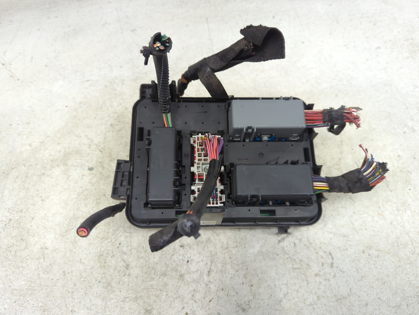 2013-2016 Chevrolet Equinox Fusebox Fuse Box Panel Relay Module P/N:22929763 Fits Fits 2013 2014 2015 2016 OEM Used Auto Par
