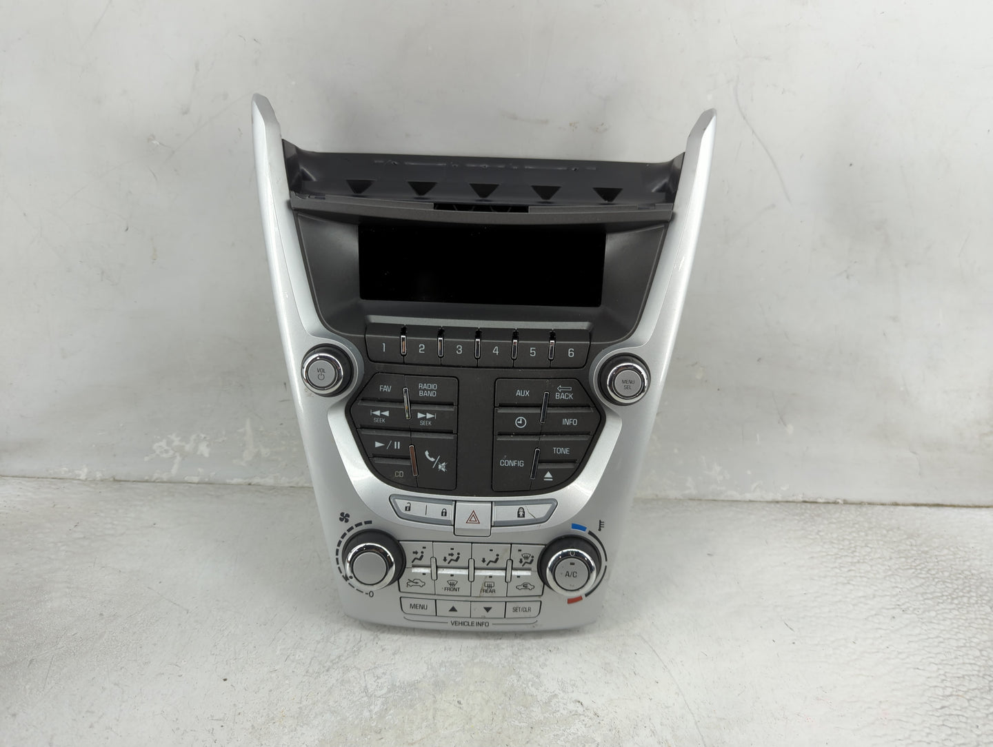 2012-2015 Chevrolet Equinox Radio Control Panel Silver 1469185 - Oemusedautoparts1.com