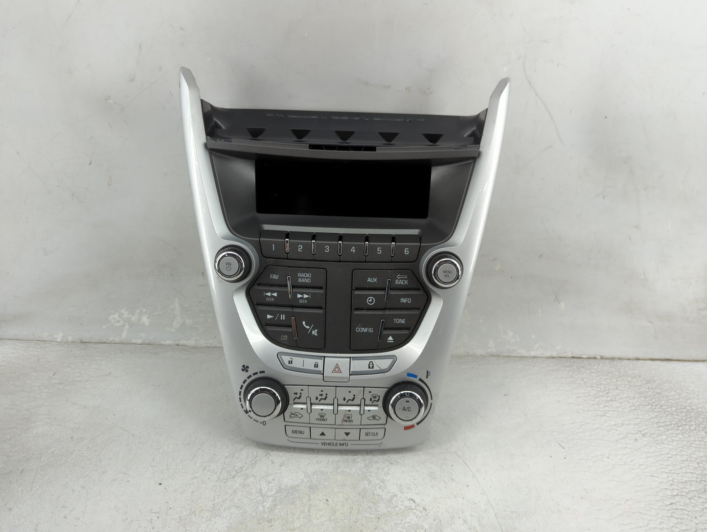 2012-2015 Chevrolet Equinox Radio Control Panel Silver 1469185 - Oemusedautoparts1.com