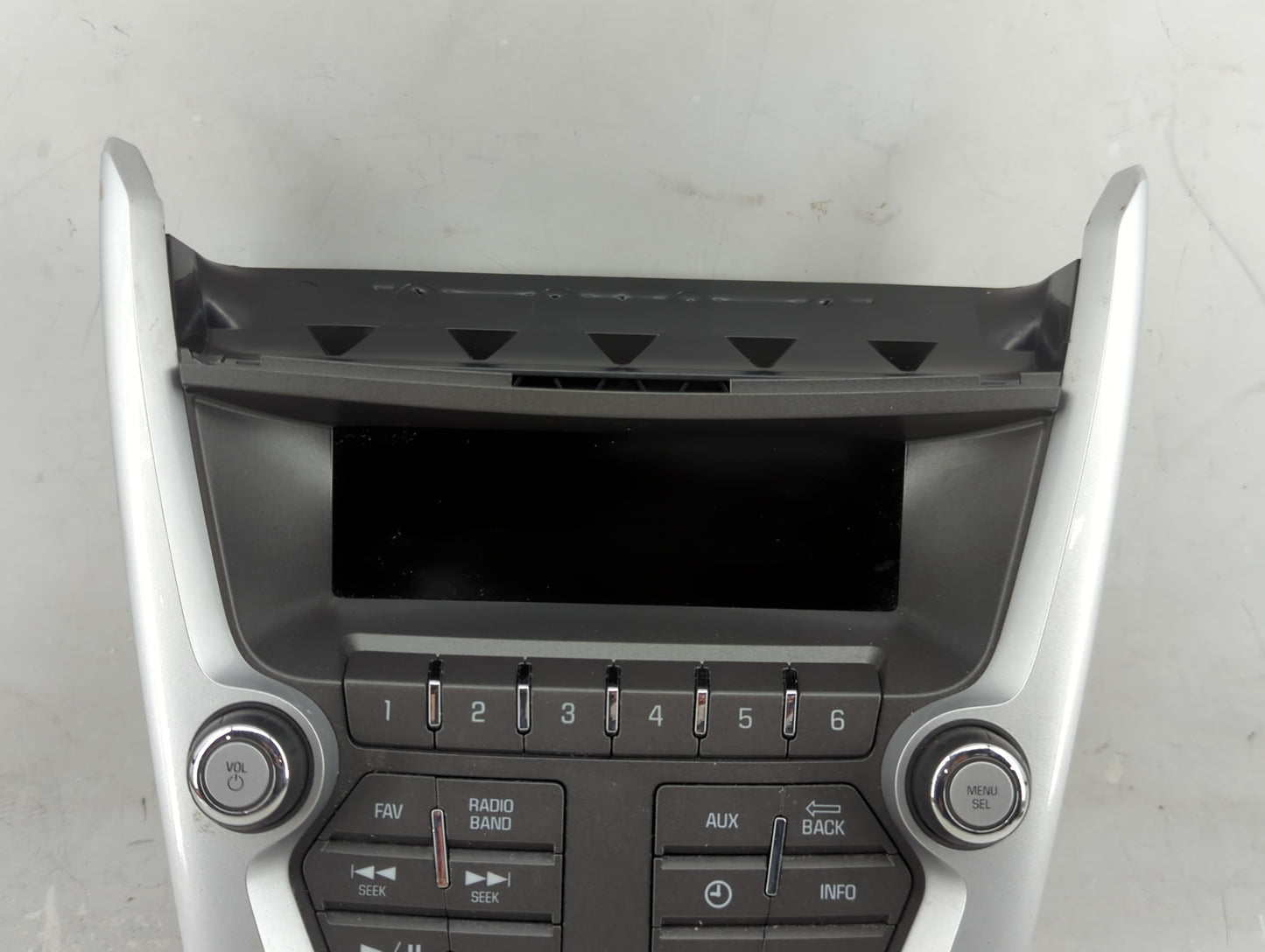 2012-2015 Chevrolet Equinox Radio Control Panel Silver 1469185 - Oemusedautoparts1.com