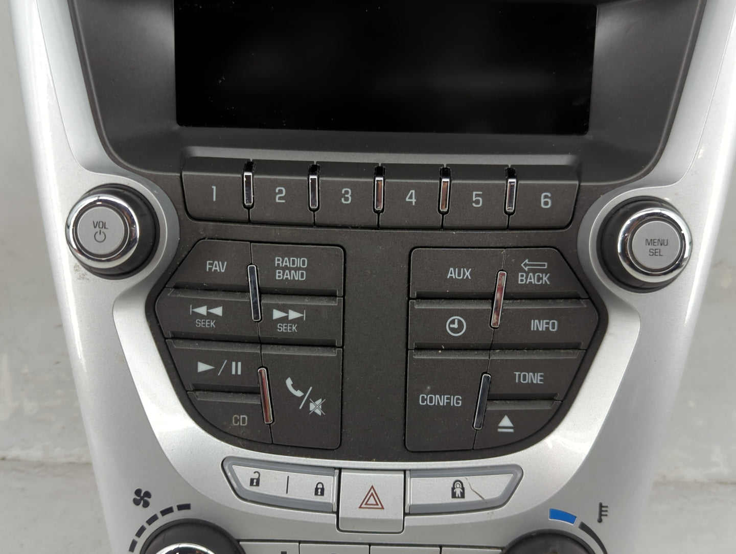 2012-2015 Chevrolet Equinox Radio Control Panel Silver 1469185 - Oemusedautoparts1.com