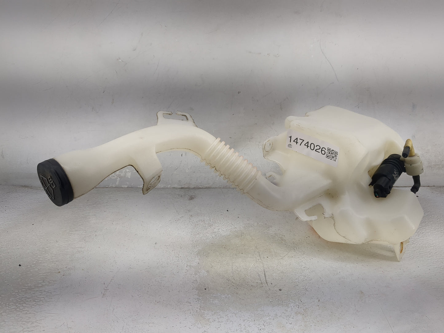 2010-2017 Chevrolet Equinox Windshield Washer Fluid Reservoir Bottle Oem 1474026 - Oemusedautoparts1.com