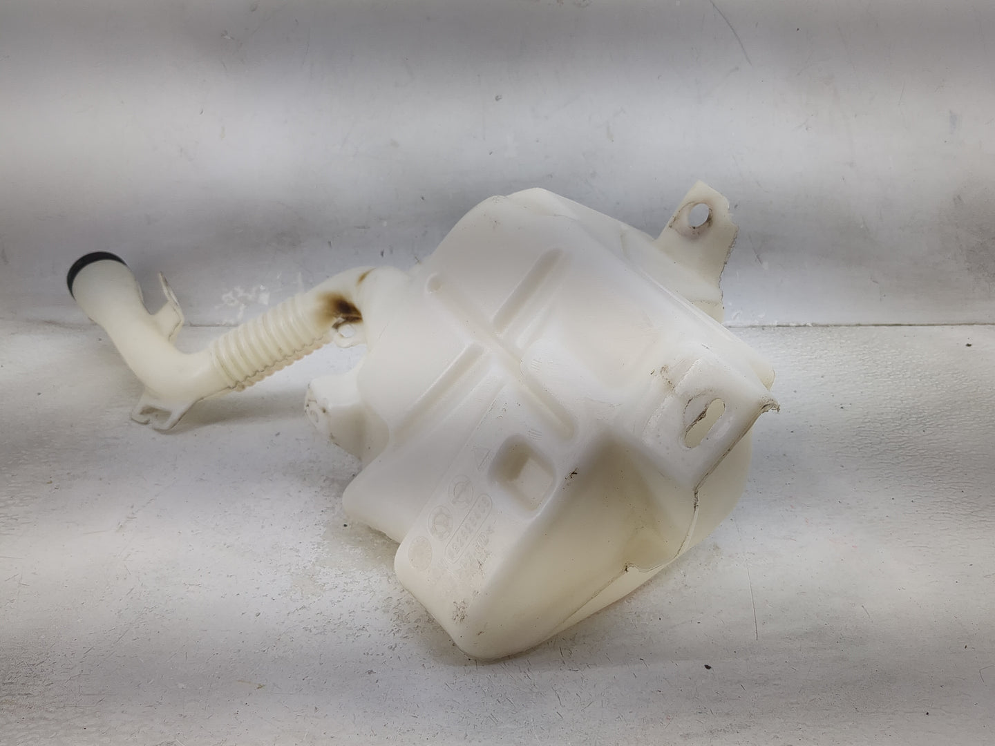 2010-2017 Chevrolet Equinox Windshield Washer Fluid Reservoir Bottle Oem 1474026 - Oemusedautoparts1.com