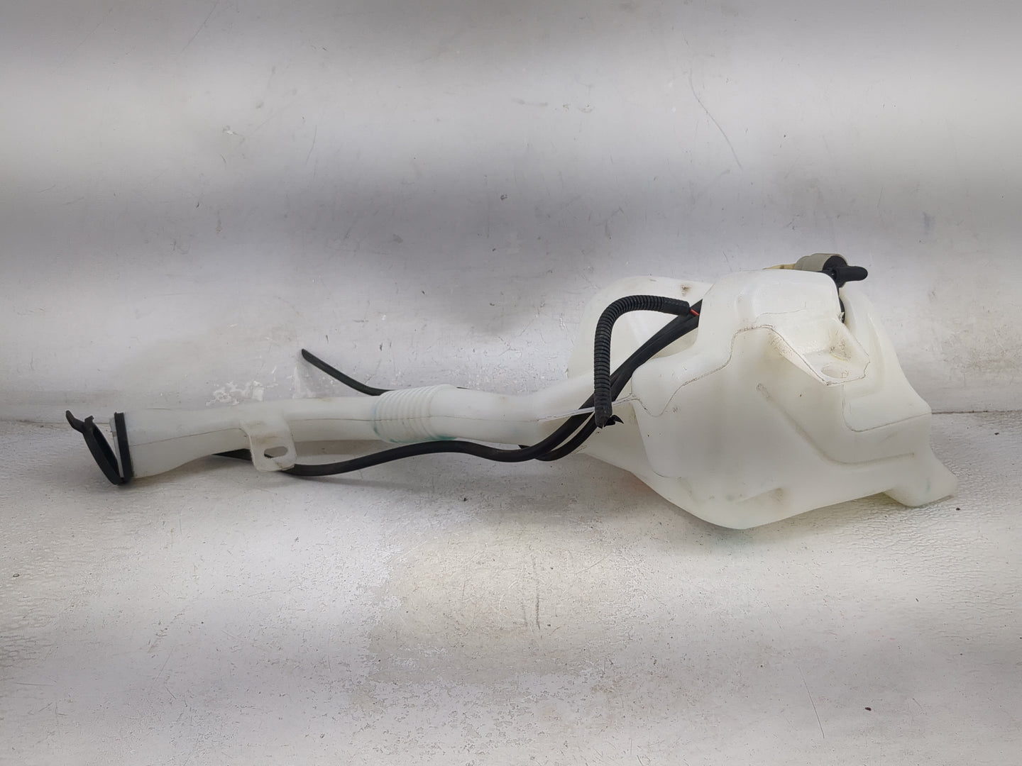 2010-2017 Chevrolet Equinox Windshield Washer Fluid Reservoir Bottle Oem 1474113 - Oemusedautoparts1.com