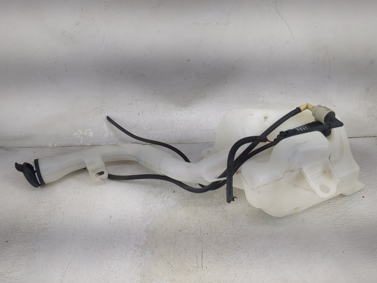 2010-2017 Chevrolet Equinox Windshield Washer Fluid Reservoir Bottle Oem 1474113 - Oemusedautoparts1.com