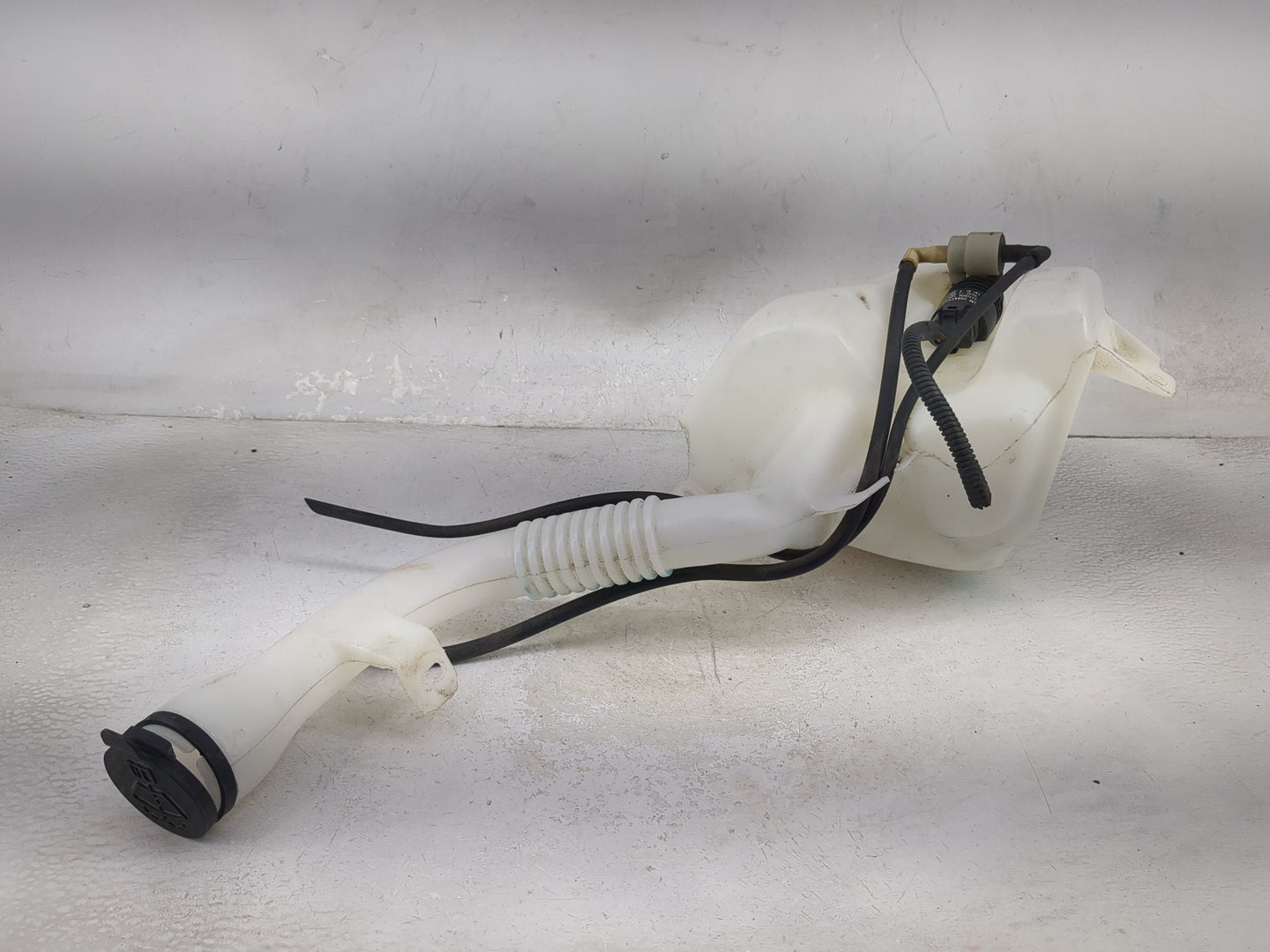 2010-2017 Chevrolet Equinox Windshield Washer Fluid Reservoir Bottle Oem 1474113 - Oemusedautoparts1.com