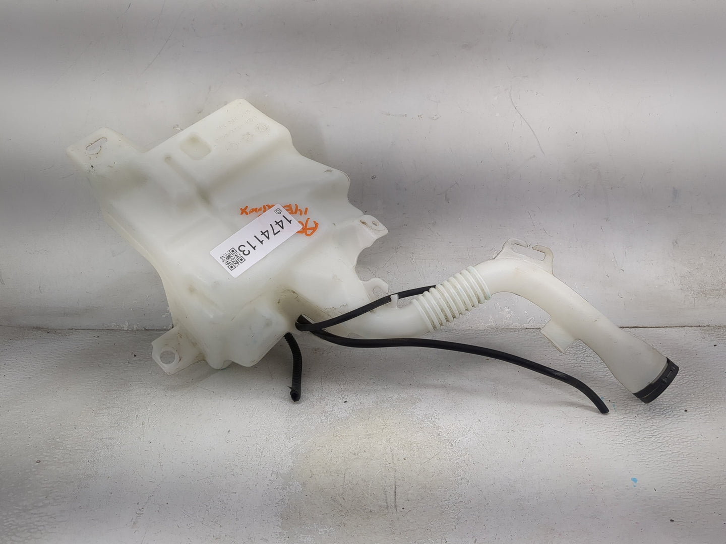 2010-2017 Chevrolet Equinox Windshield Washer Fluid Reservoir Bottle Oem 1474113 - Oemusedautoparts1.com
