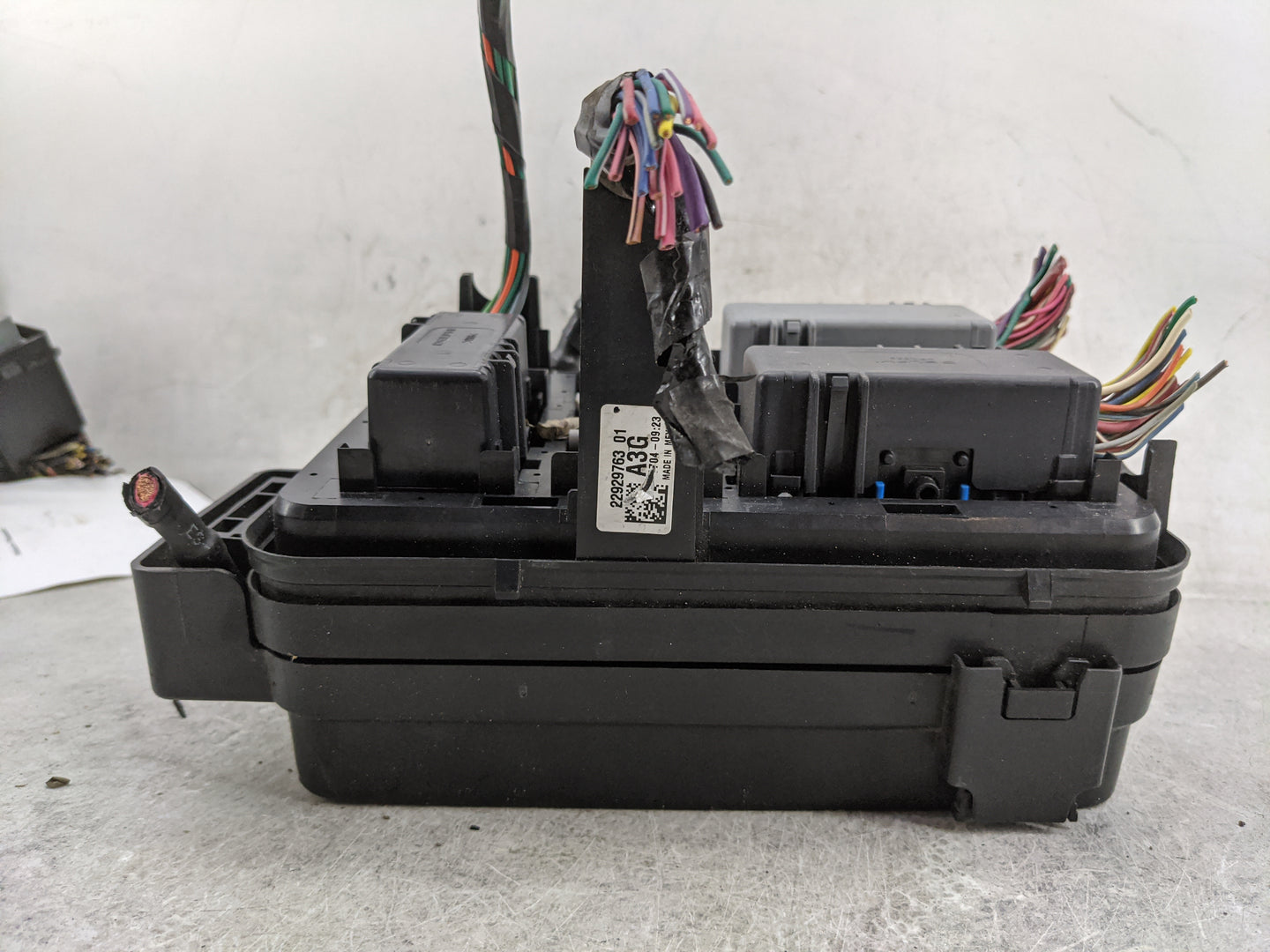 2013-2015 Chevrolet Equinox Fusebox Fuse Box Panel Relay Module P/N:22929763 Fits Fits 2013 2014 2015 OEM Used Auto Parts - 