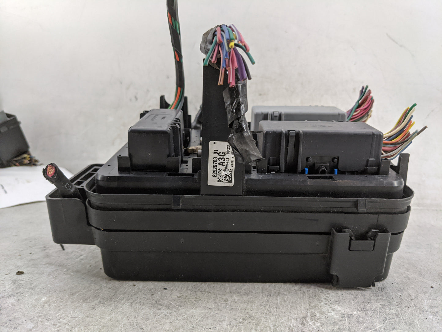 2013-2015 Chevrolet Equinox Fusebox Fuse Box Panel Relay Module P/N:22929763 Fits Fits 2013 2014 2015 OEM Used Auto Parts - 