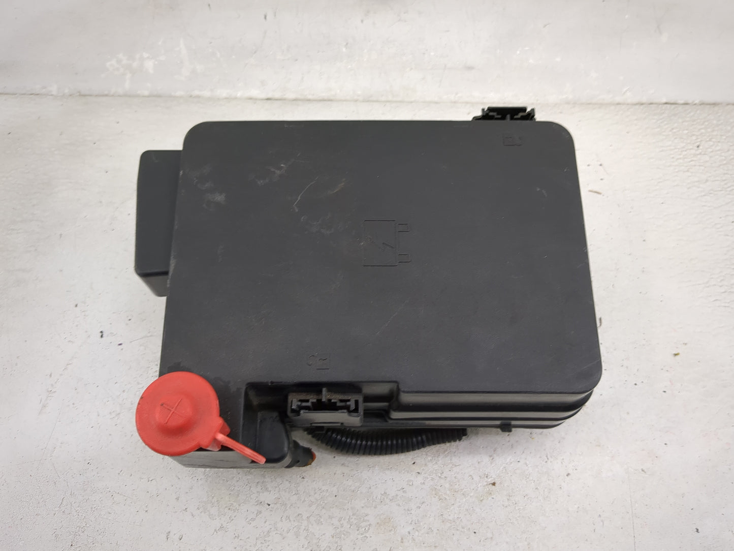 2013-2016 Chevrolet Equinox Fusebox Fuse Box Panel Relay Module P/N:22922727 Fits Fits 2013 2014 2015 2016 OEM Used Auto Par