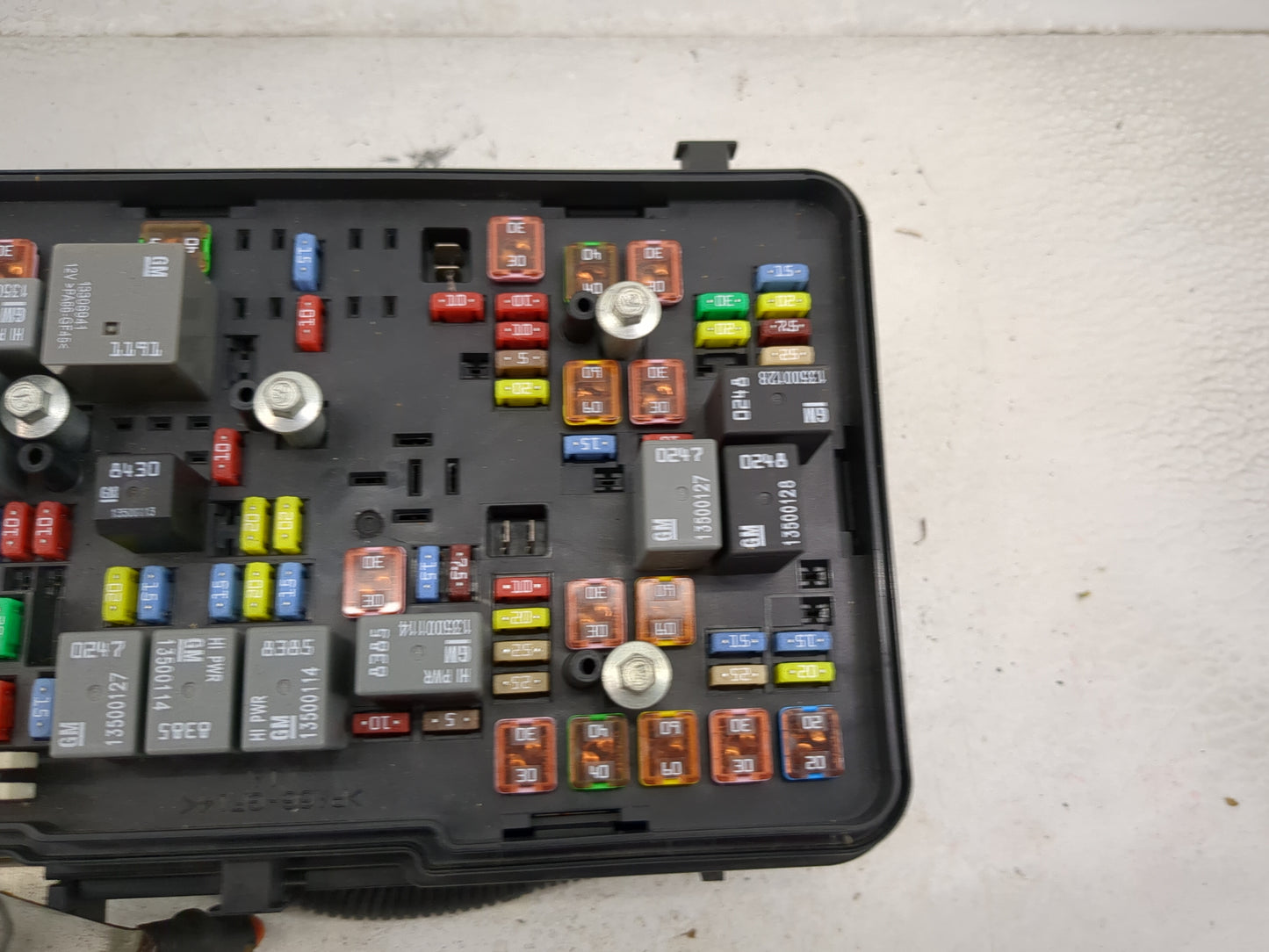 2013-2016 Chevrolet Equinox Fusebox Fuse Box Panel Relay Module P/N:22922727 Fits Fits 2013 2014 2015 2016 OEM Used Auto Par