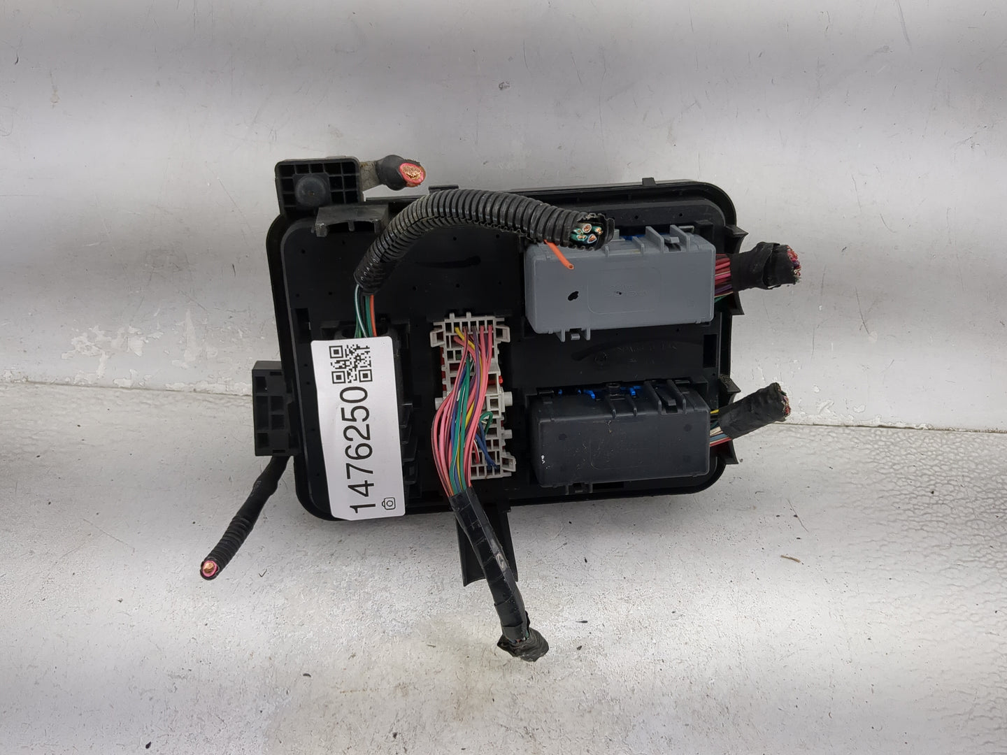 2013-2016 Chevrolet Equinox Fusebox Fuse Box Panel Relay Module P/N:22922727 Fits Fits 2013 2014 2015 2016 OEM Used Auto Par
