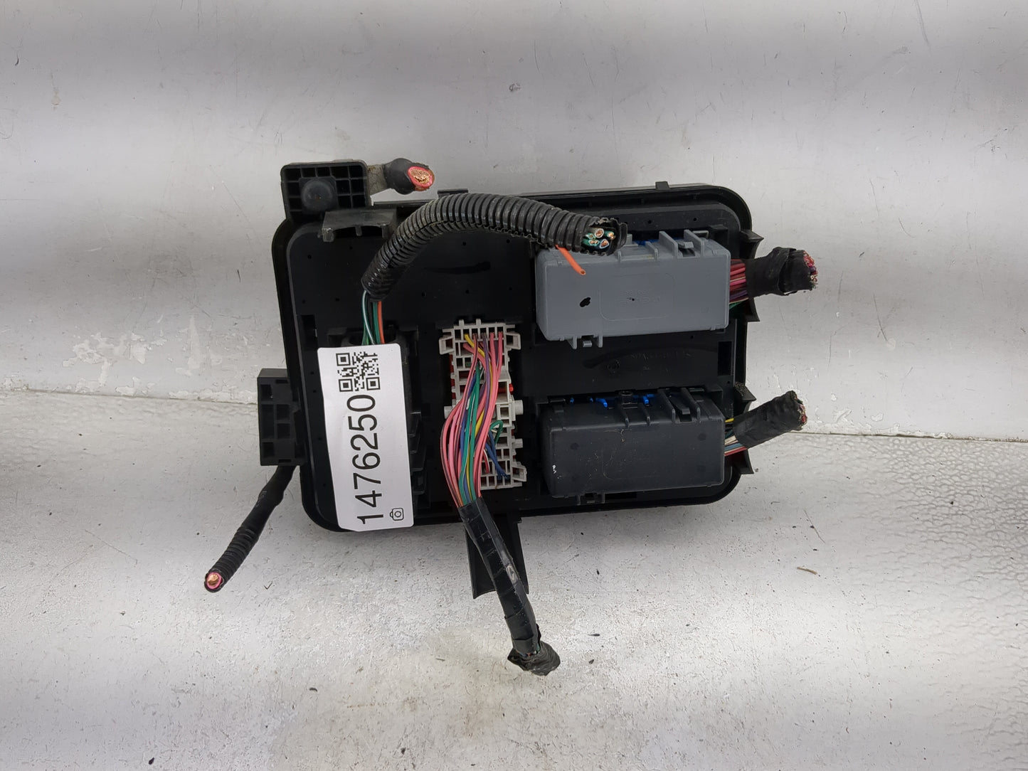2013-2016 Chevrolet Equinox Fusebox Fuse Box Panel Relay Module P/N:22922727 Fits Fits 2013 2014 2015 2016 OEM Used Auto Par