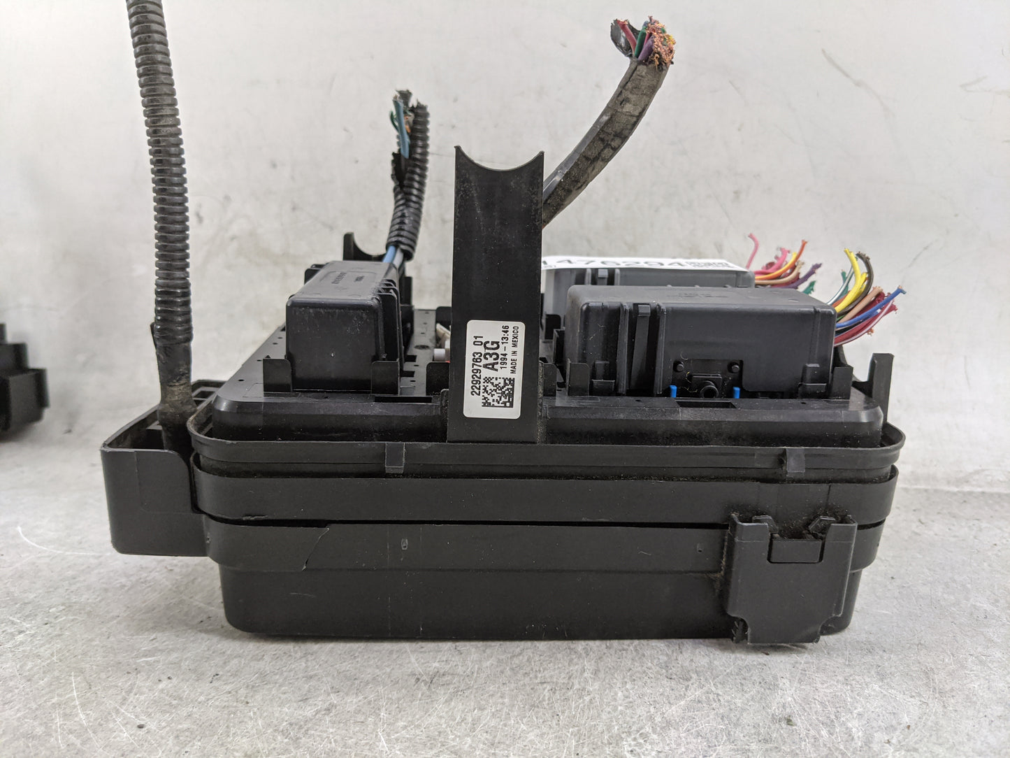 2013-2016 Chevrolet Equinox Fusebox Fuse Box Panel Relay Module P/N:22929763 Fits Fits 2013 2014 2015 2016 OEM Used Auto Par
