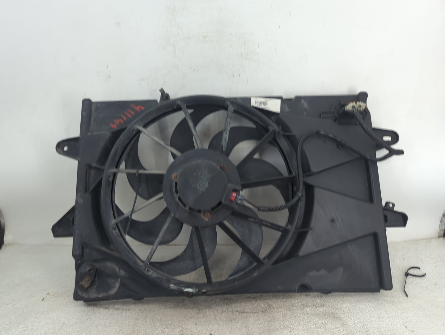 2010-2017 Chevrolet Equinox Electric Radiator Cooling Fan Motor Assembly P/N:22980440 121113-01-05B0 Fits OEM Used Auto Part