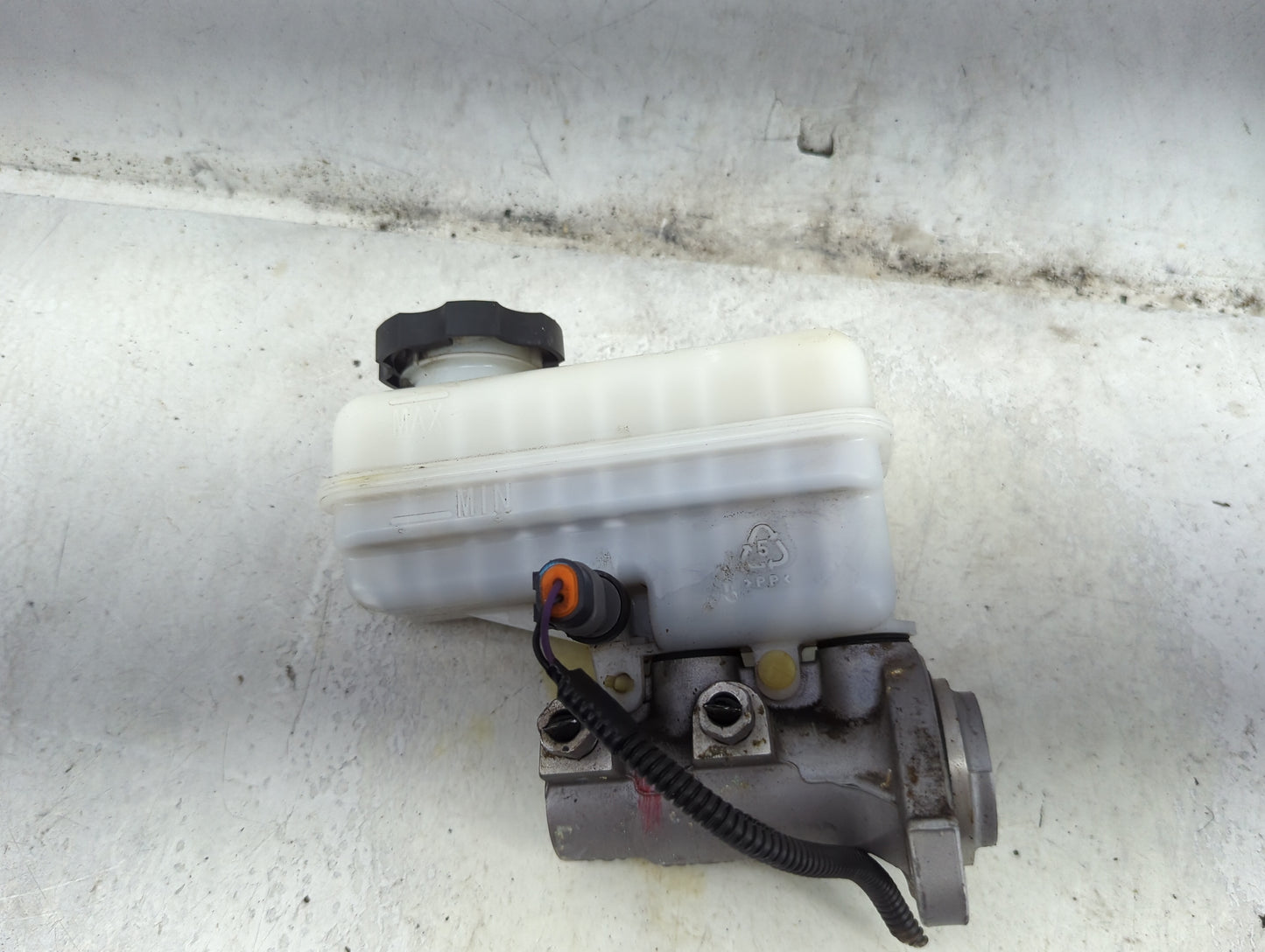 2011-2017 Chevrolet Equinox Brake Master Cylinder 1492420 - Oemusedautoparts1.com