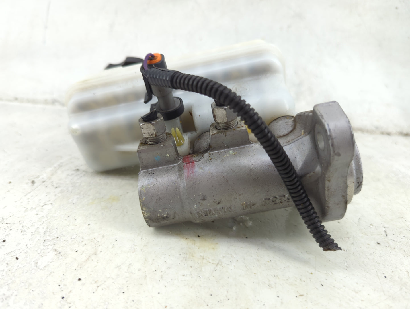 2011-2017 Chevrolet Equinox Brake Master Cylinder 1492420 - Oemusedautoparts1.com
