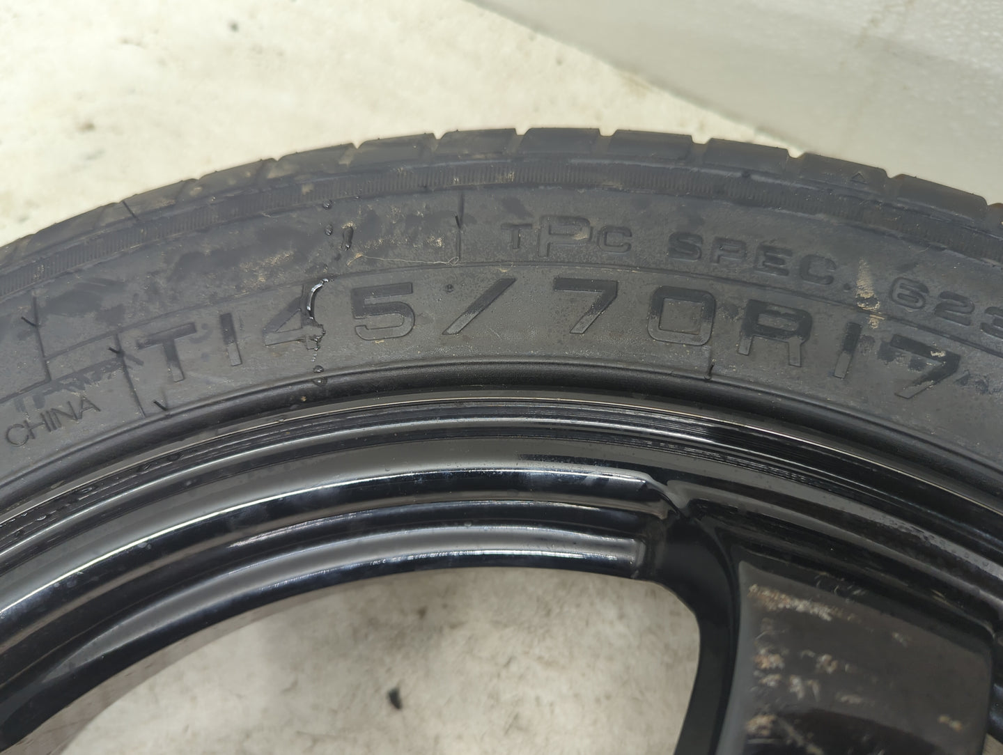 2014 Chevrolet Equinox Spare Donut Tire Wheel Rim Oem 5027426 - Oemusedautoparts1.com